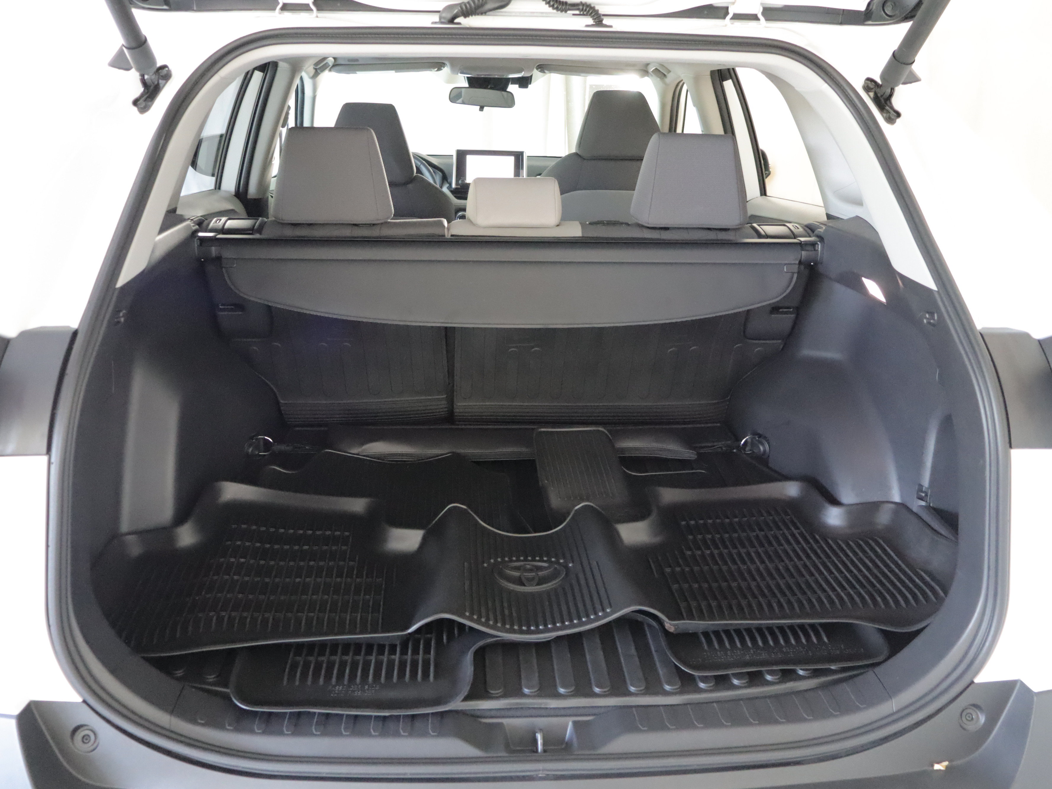 Used 2024 Toyota RAV4 XLE w/ Convenience Package AWD/4WD image 21