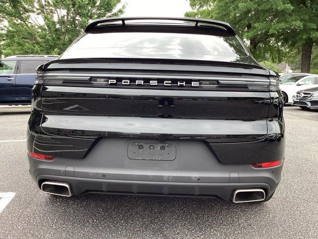 Used 2024 Porsche Cayenne Coupe AWD/4WD image 3
