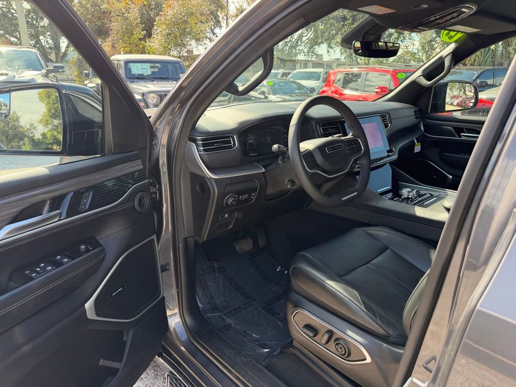 Used 2023 Jeep Wagoneer Series III w/ Preferred Equipment Group image 15