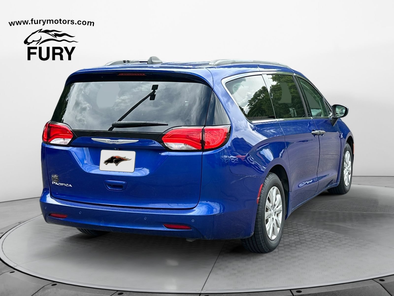 Used 2019 Chrysler Pacifica L FWD image 3