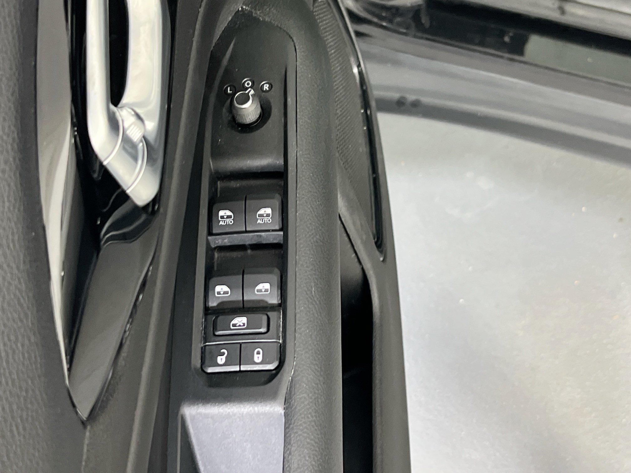 Used 2022 Jeep Compass Trailhawk AWD/4WD image 17