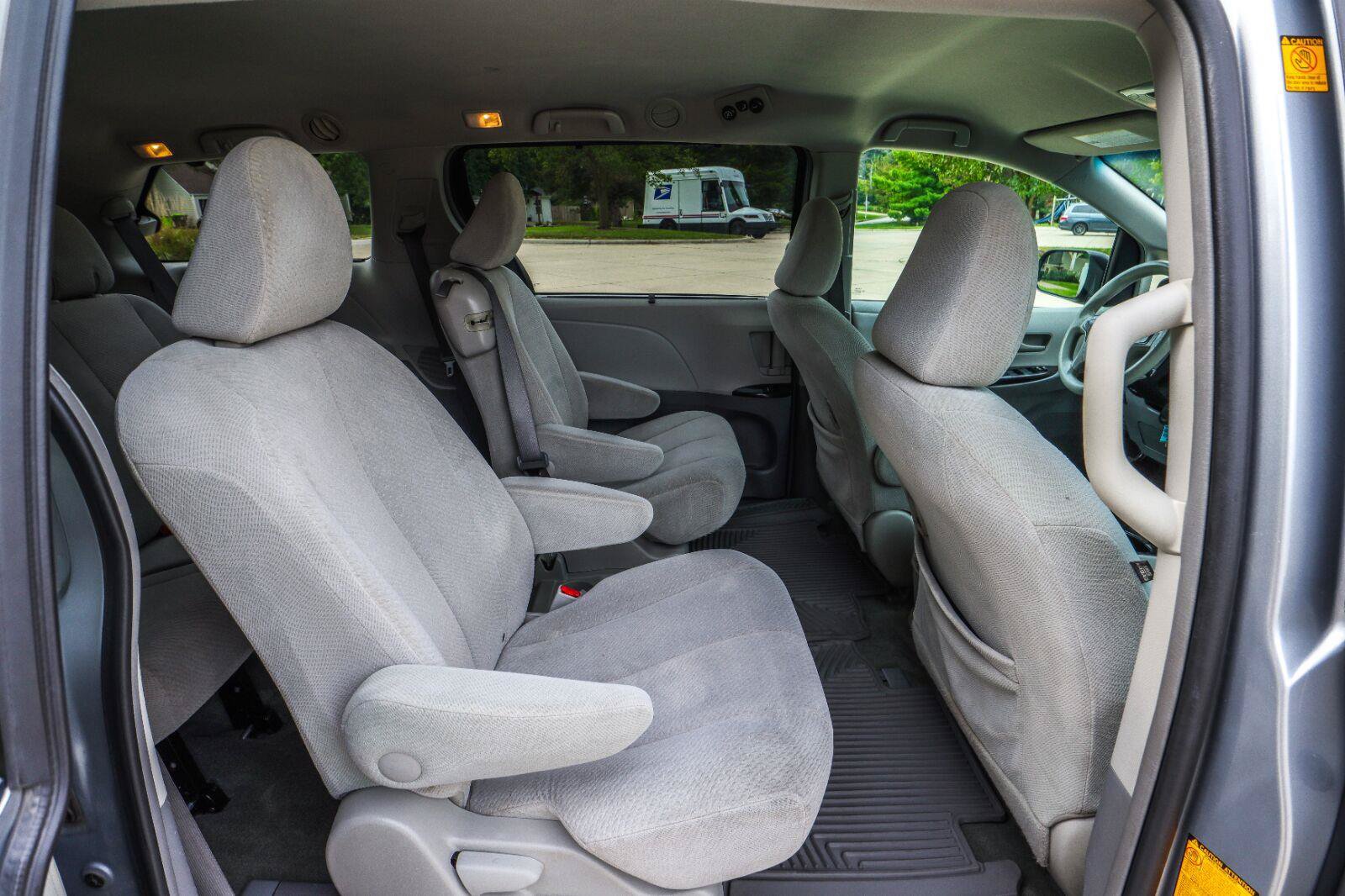 Used 2011 Toyota Sienna LE w/ Towing Pkg FWD image 33