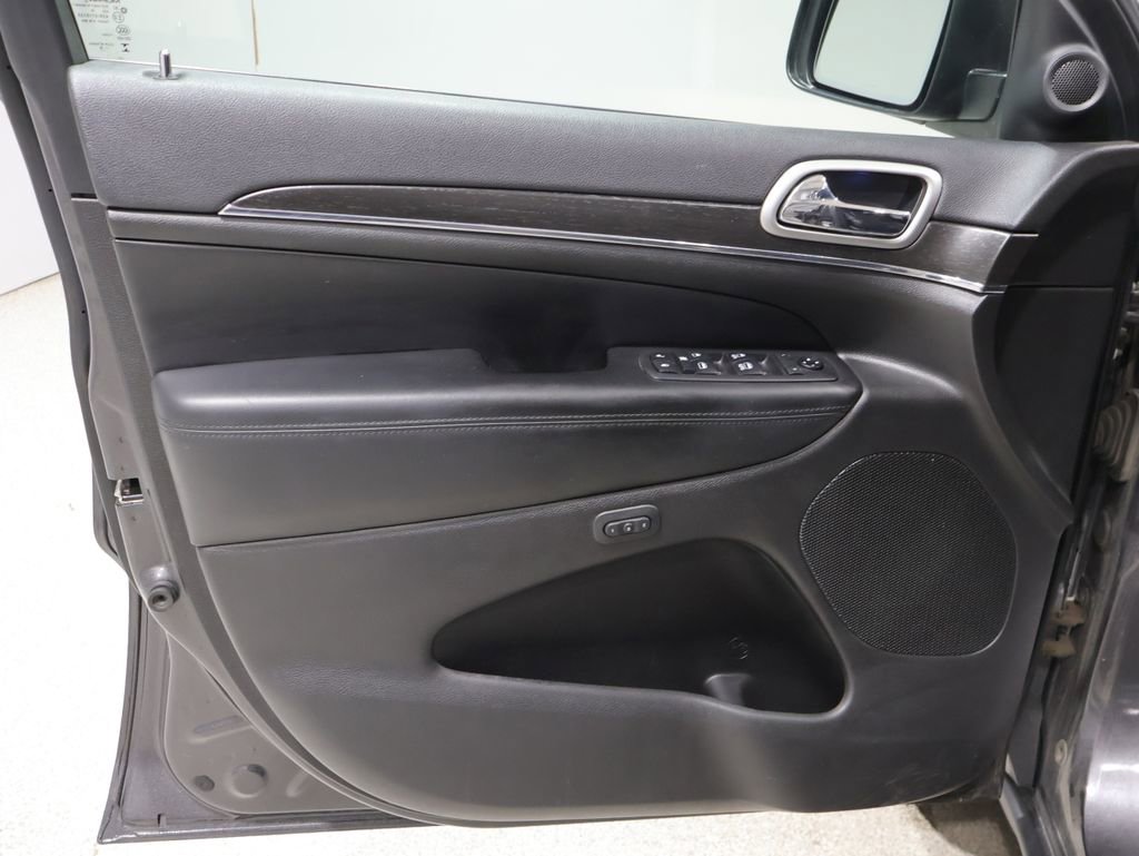 Used 2018 Jeep Grand Cherokee Limited AWD/4WD image 13