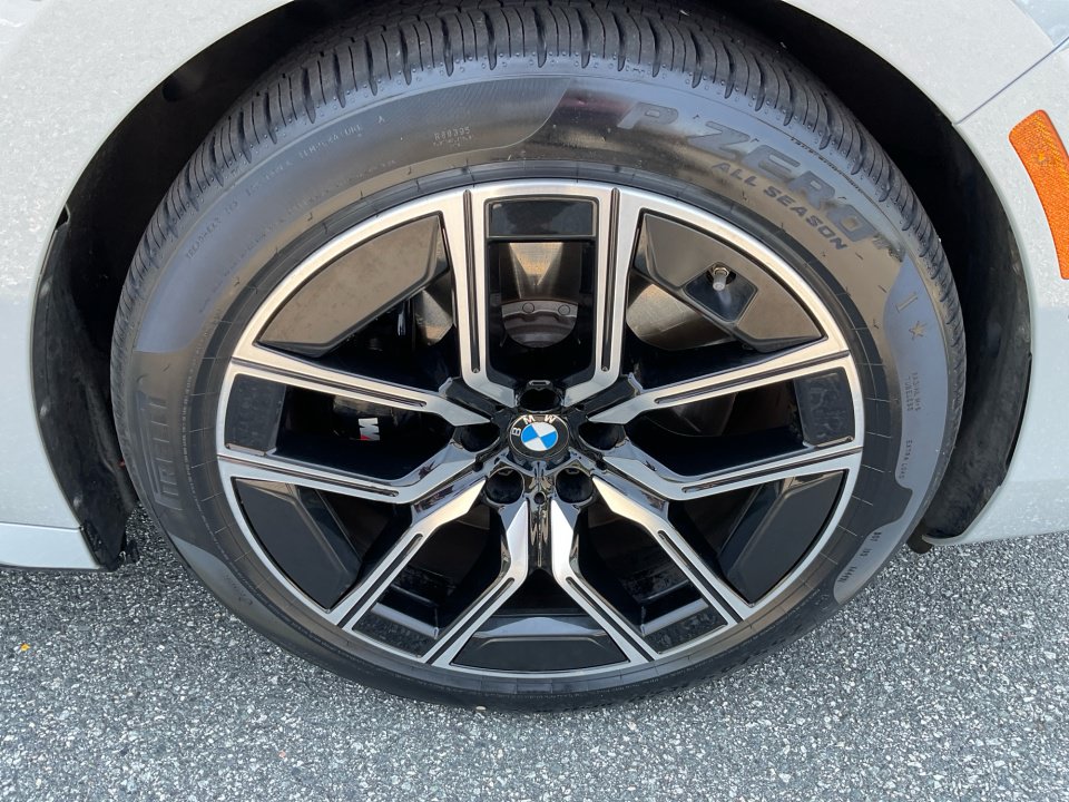 Certified 2024 BMW i7 eDrive50 w/ M Sport Package RWD image 25