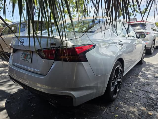 Used 2025 Nissan Altima 2.5 SR FWD image 3