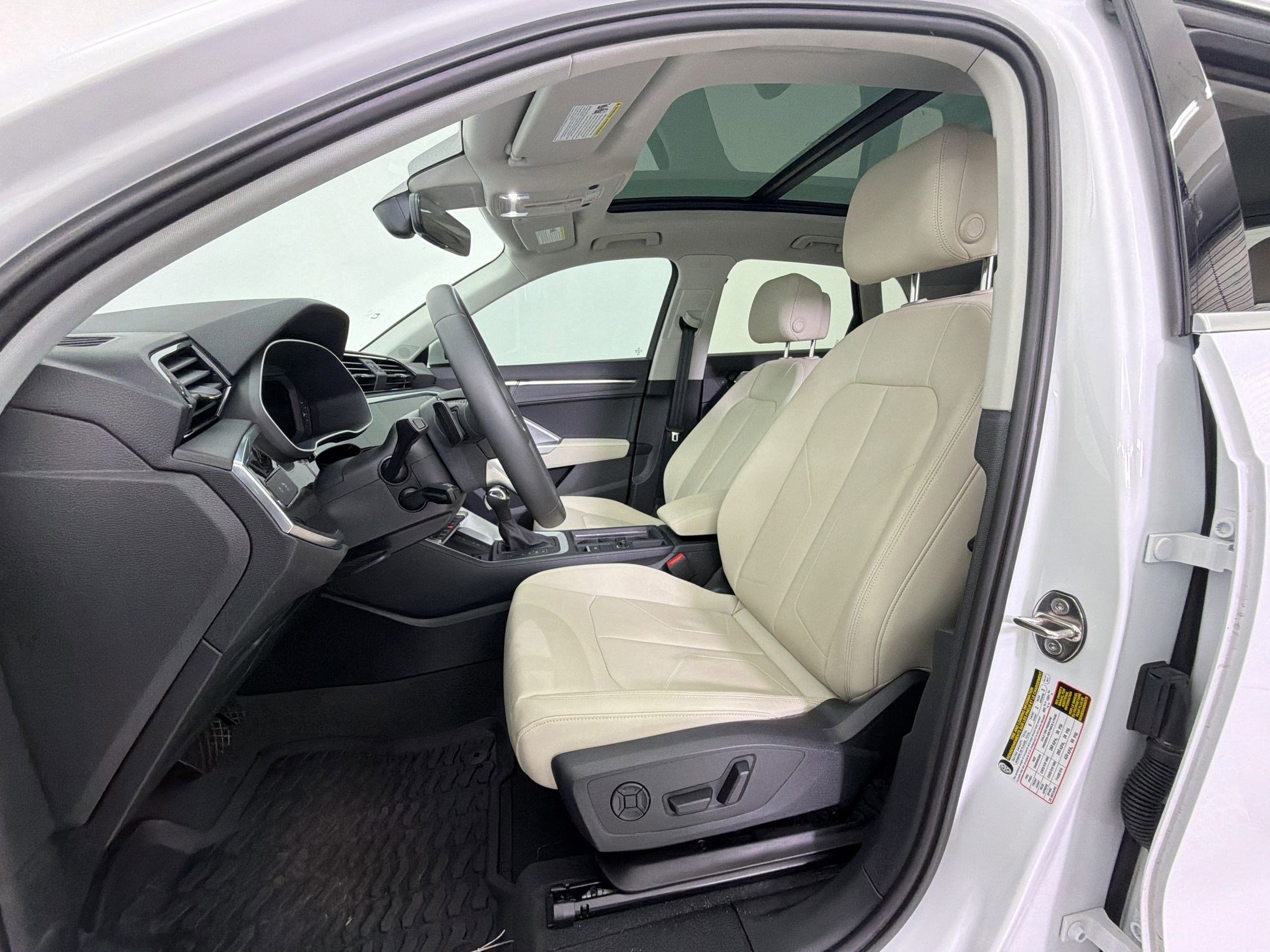 Certified 2025 Audi Q3 2.0T Premium w/ Convenience Package image 5