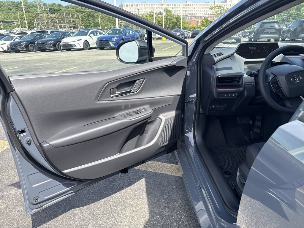 New 2026 Toyota Prius Plug-In Hybrid FWD image 15