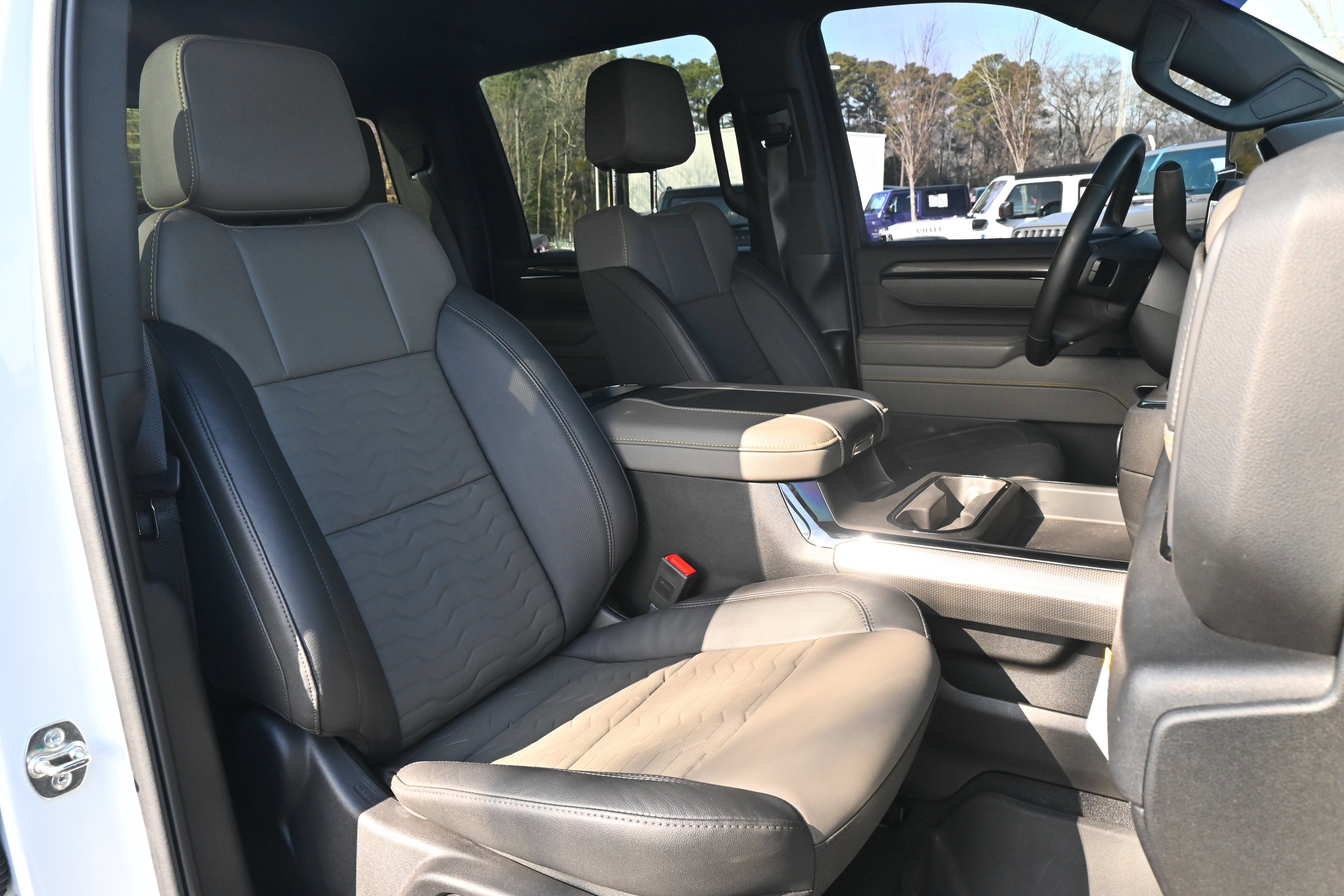 Used 2025 Chevrolet Silverado 2500 ZR2 w/ Technology Package image 19