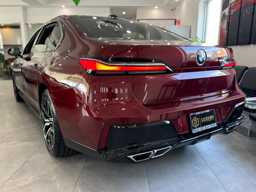 Used 2023 BMW 760i xDrive w/ Executive Package image 5