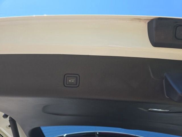 Used 2023 Chevrolet Traverse LT FWD image 32