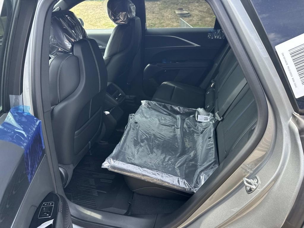 New 2026 Cadillac Lyriq Sport w/ LPO, Floor Liner Package AWD/4WD image 9