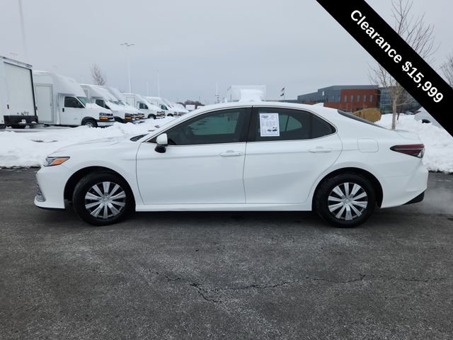 Used 2022 Toyota Camry LE FWD image 4