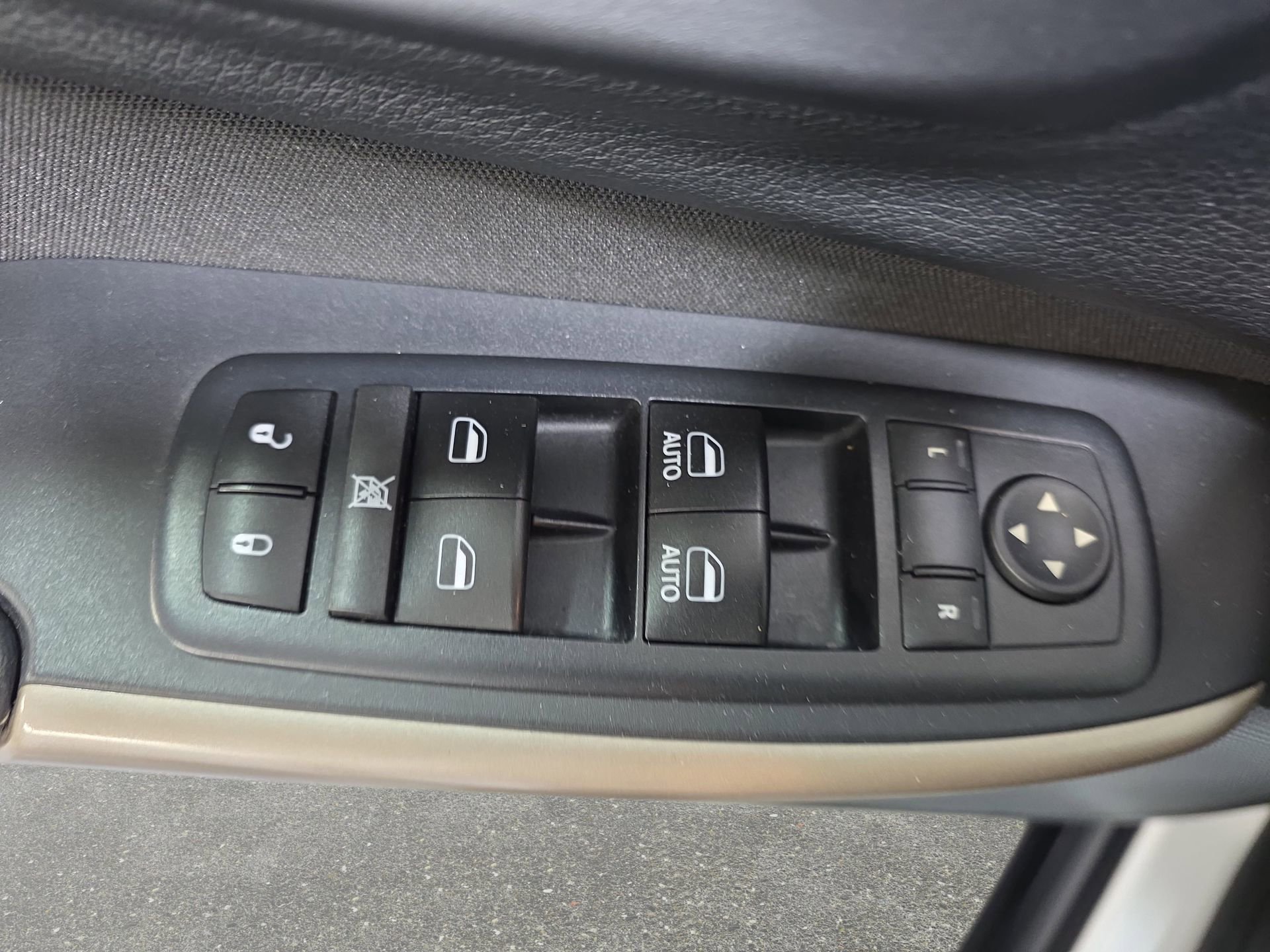 Used 2017 Jeep Cherokee Latitude w/ Cold Weather Group image 26