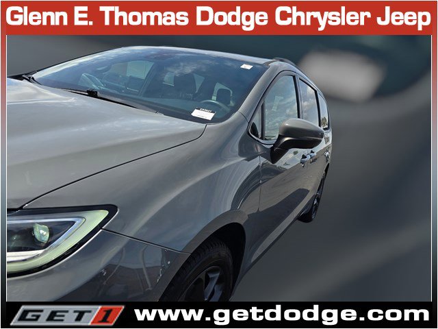 Certified 2023 Chrysler Pacifica Touring-L w/ S Appearance Package image 6