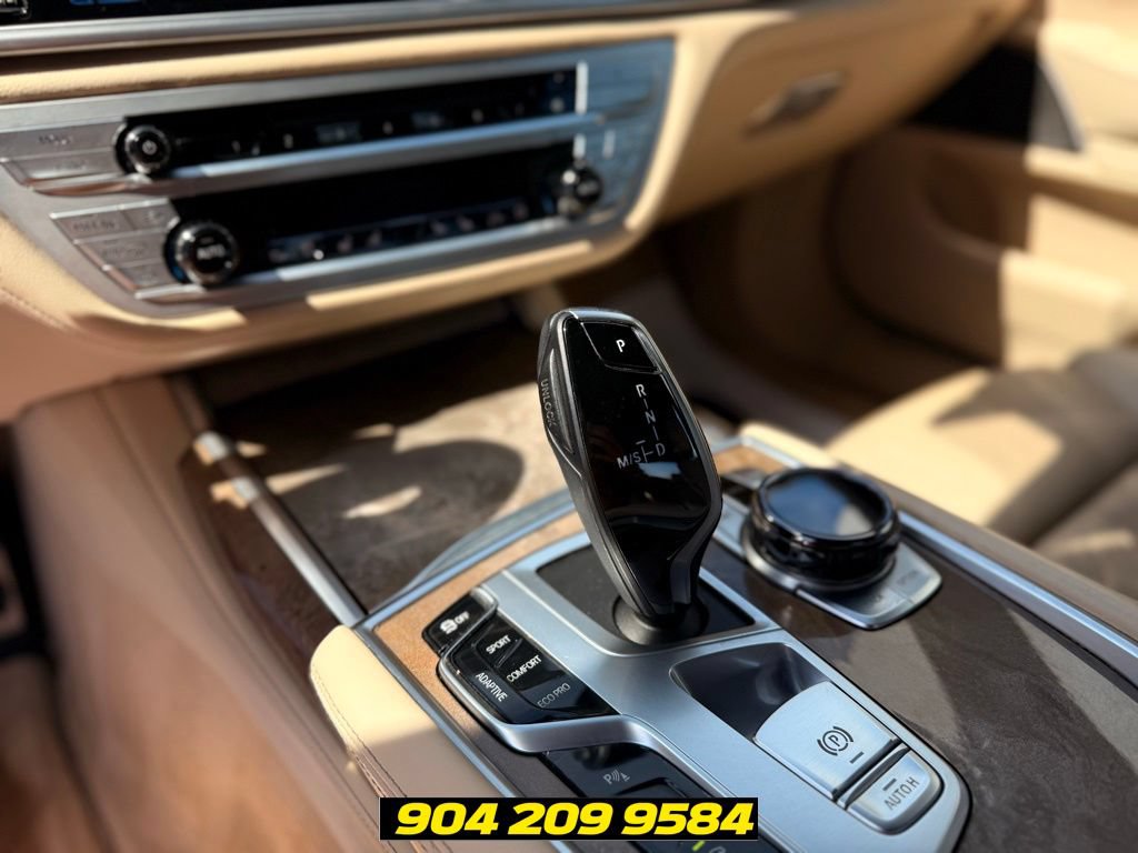 Used 2020 BMW 740i w/ Luxury Rear Seating Package RWD image 16