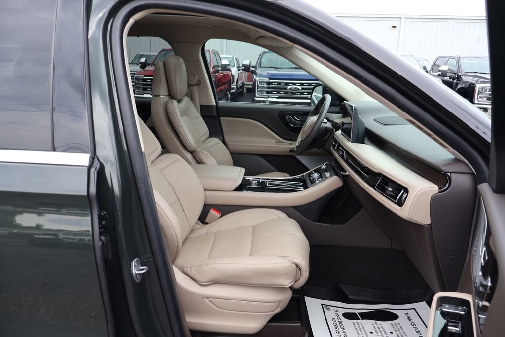 Used 2023 Lincoln Aviator Reserve w/ Equipment Group 201A AWD/4WD image 28