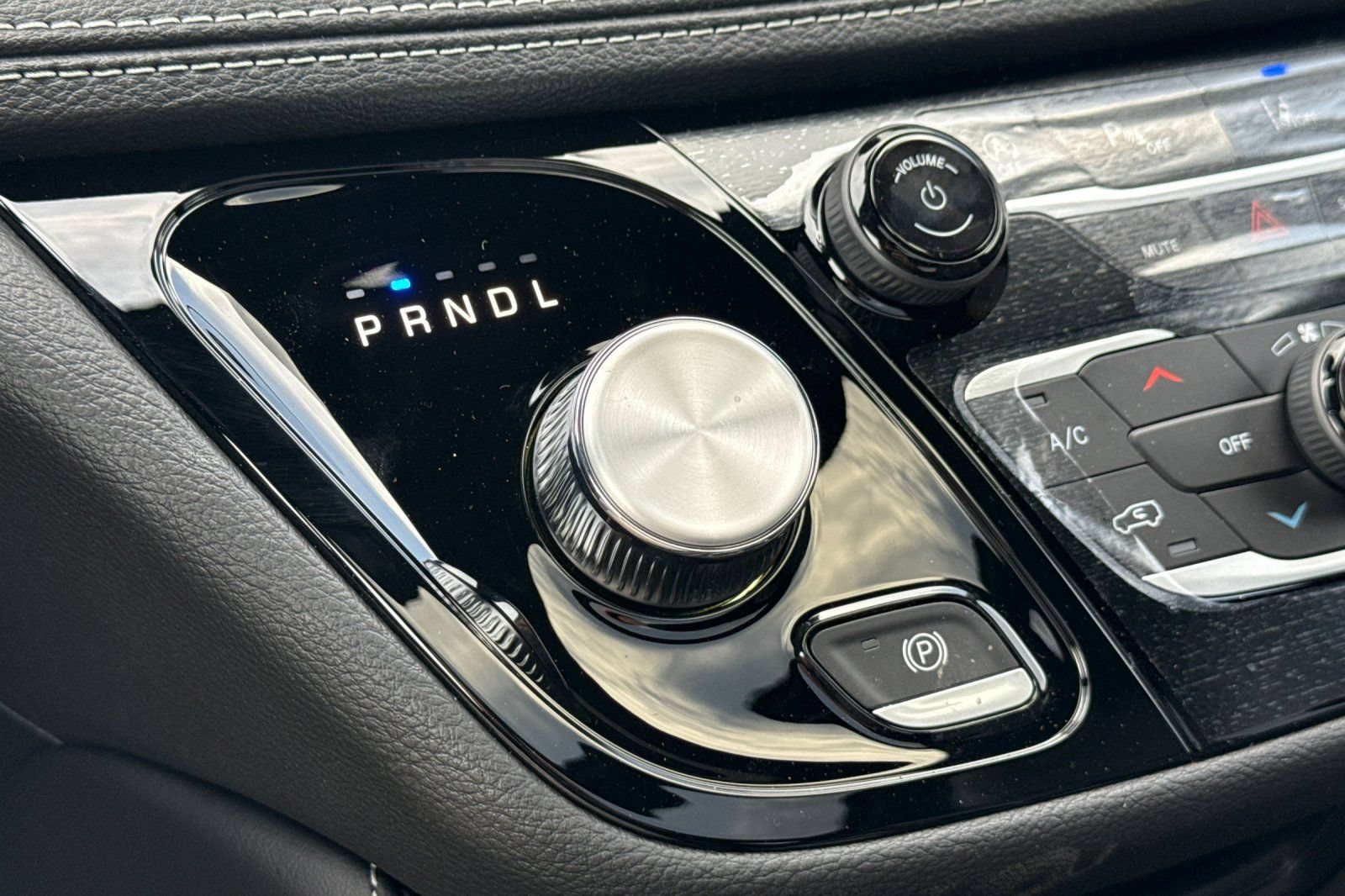 New 2027 Chrysler Pacifica Limited AWD/4WD image 22