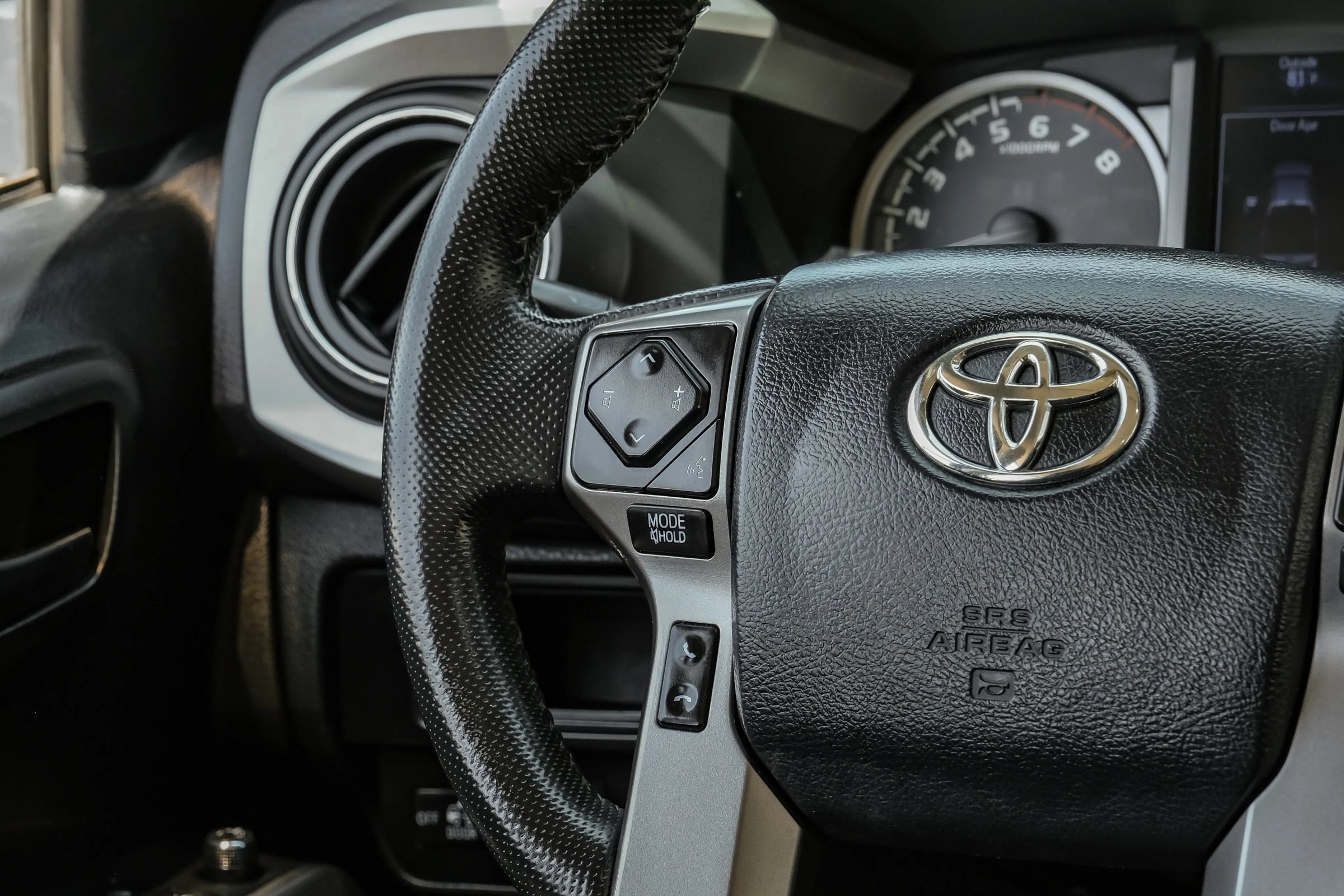 Used 2017 Toyota Tacoma SR5 RWD image 18