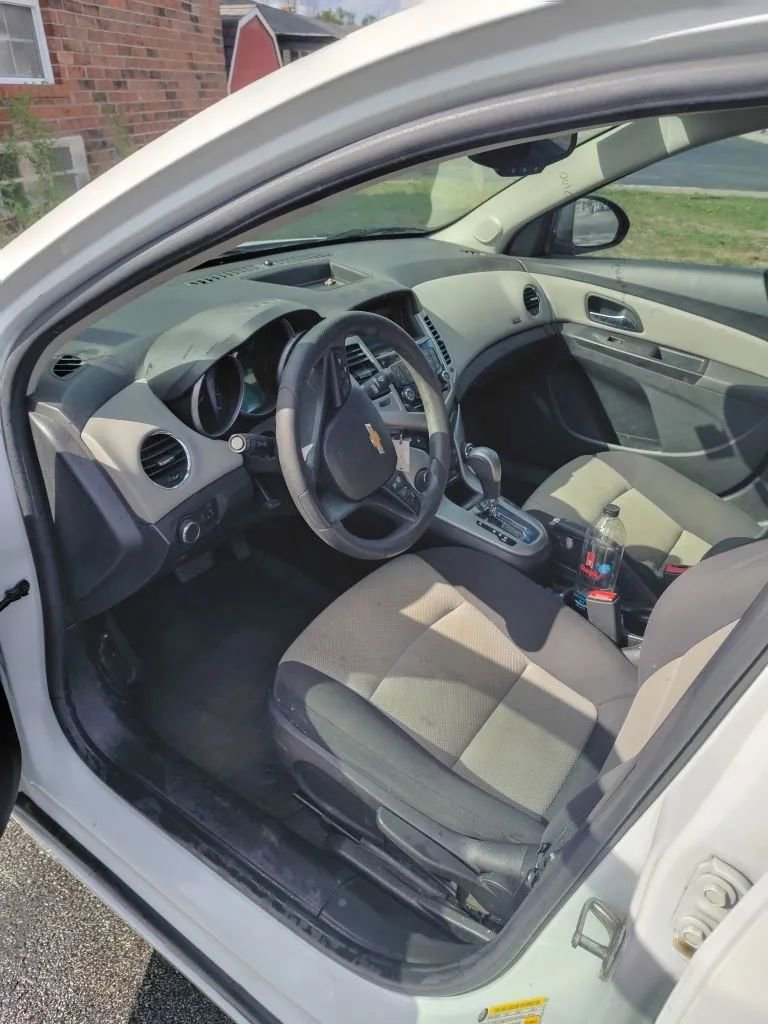 Used 2013 Chevrolet Cruze LS image 5