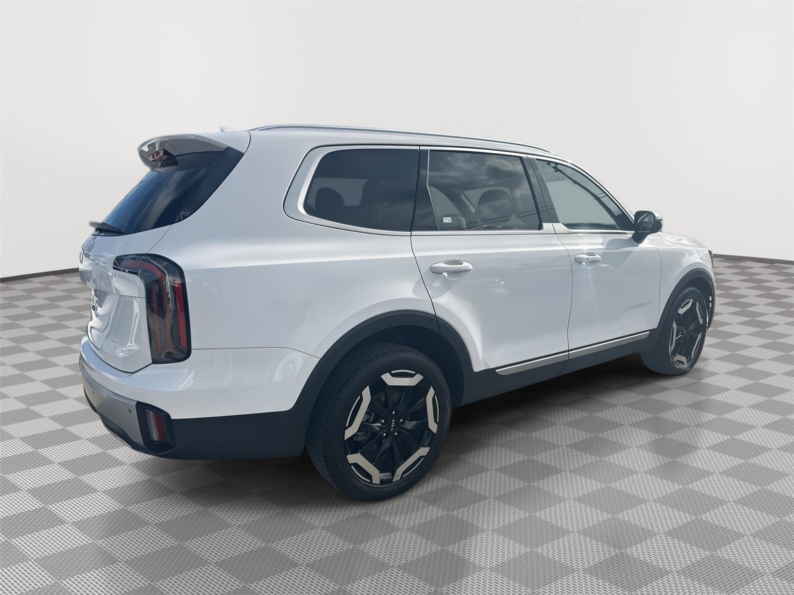 Used 2024 Kia Telluride EX w/ EX Captain's Chair Package FWD image 5
