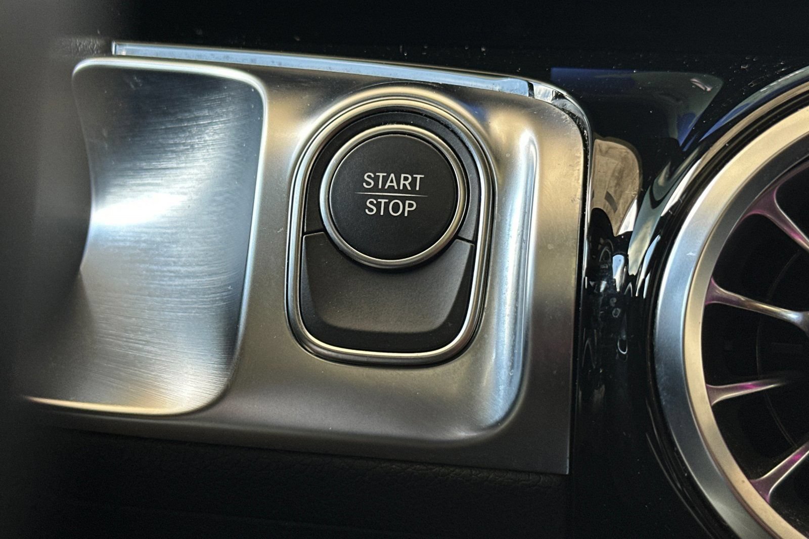 Used 2023 Mercedes-Benz EQB 300 4MATIC w/ Exclusive Package image 29