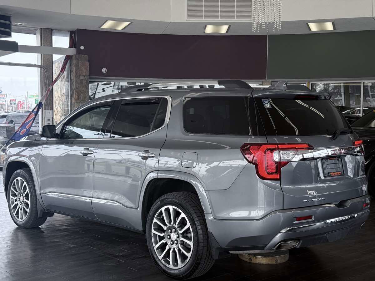 Used 2022 GMC Acadia Denali w/ Denali Ultimate Package FWD image 11