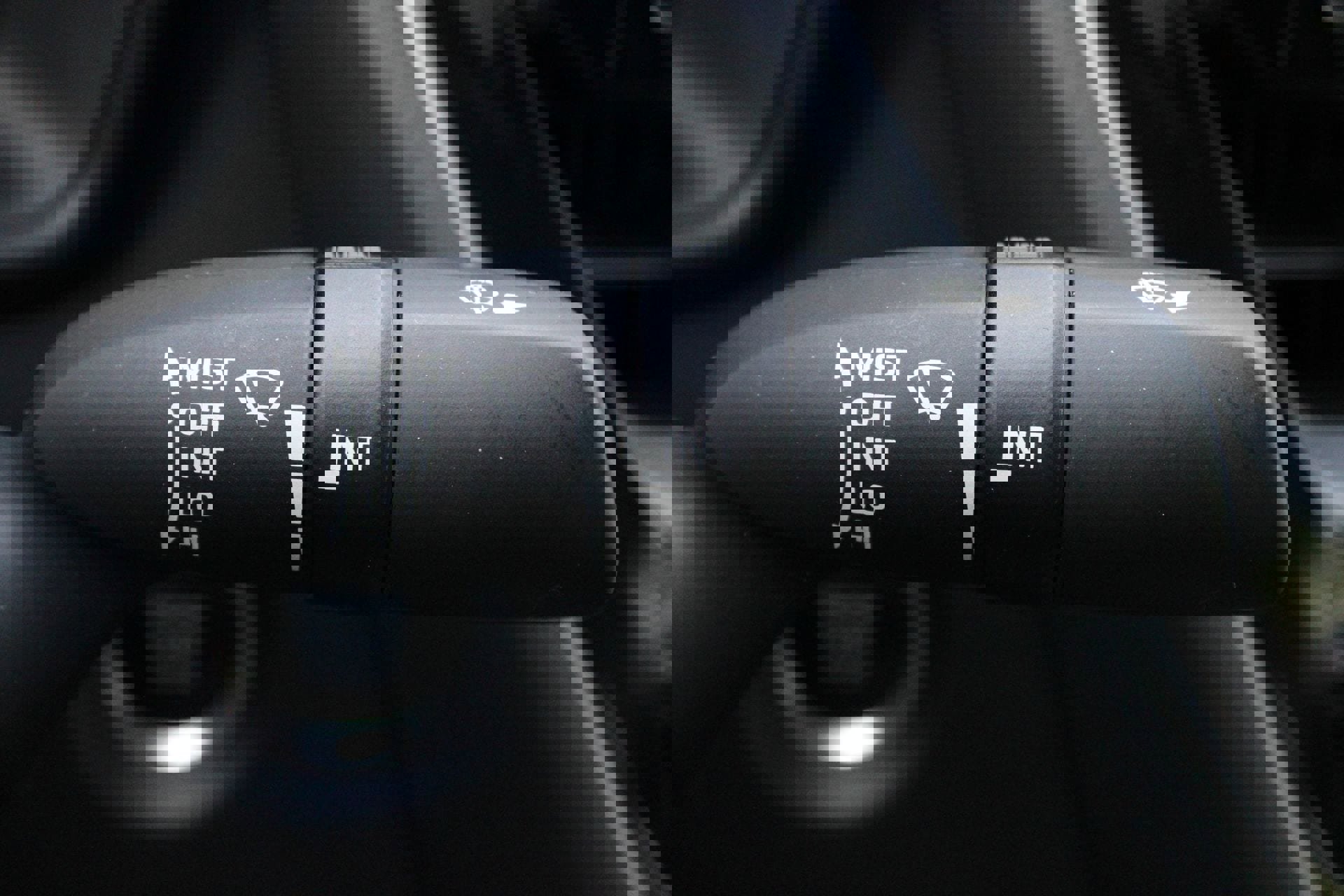 Used 2025 Toyota Corolla SE FWD image 29