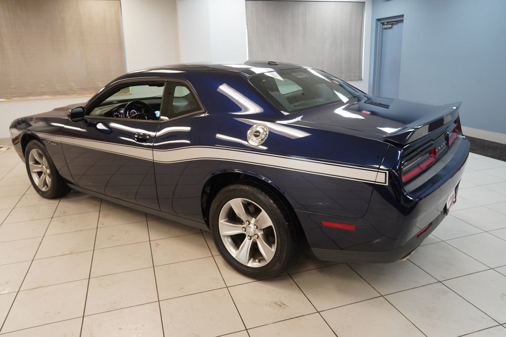 Used 2015 Dodge Challenger SXT RWD image 10