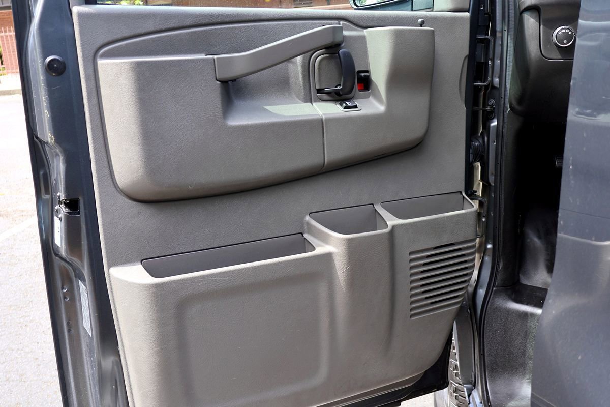 Used 2017 Chevrolet Express 3500 Extended RWD image 21