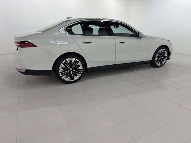 Used 2024 BMW 530i xDrive w/ Premium Package image 6