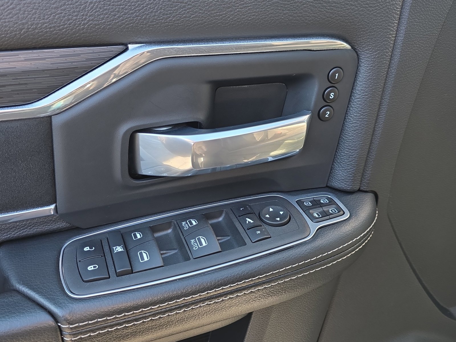 Used 2024 RAM 2500 Laramie w/ Night Edition image 18