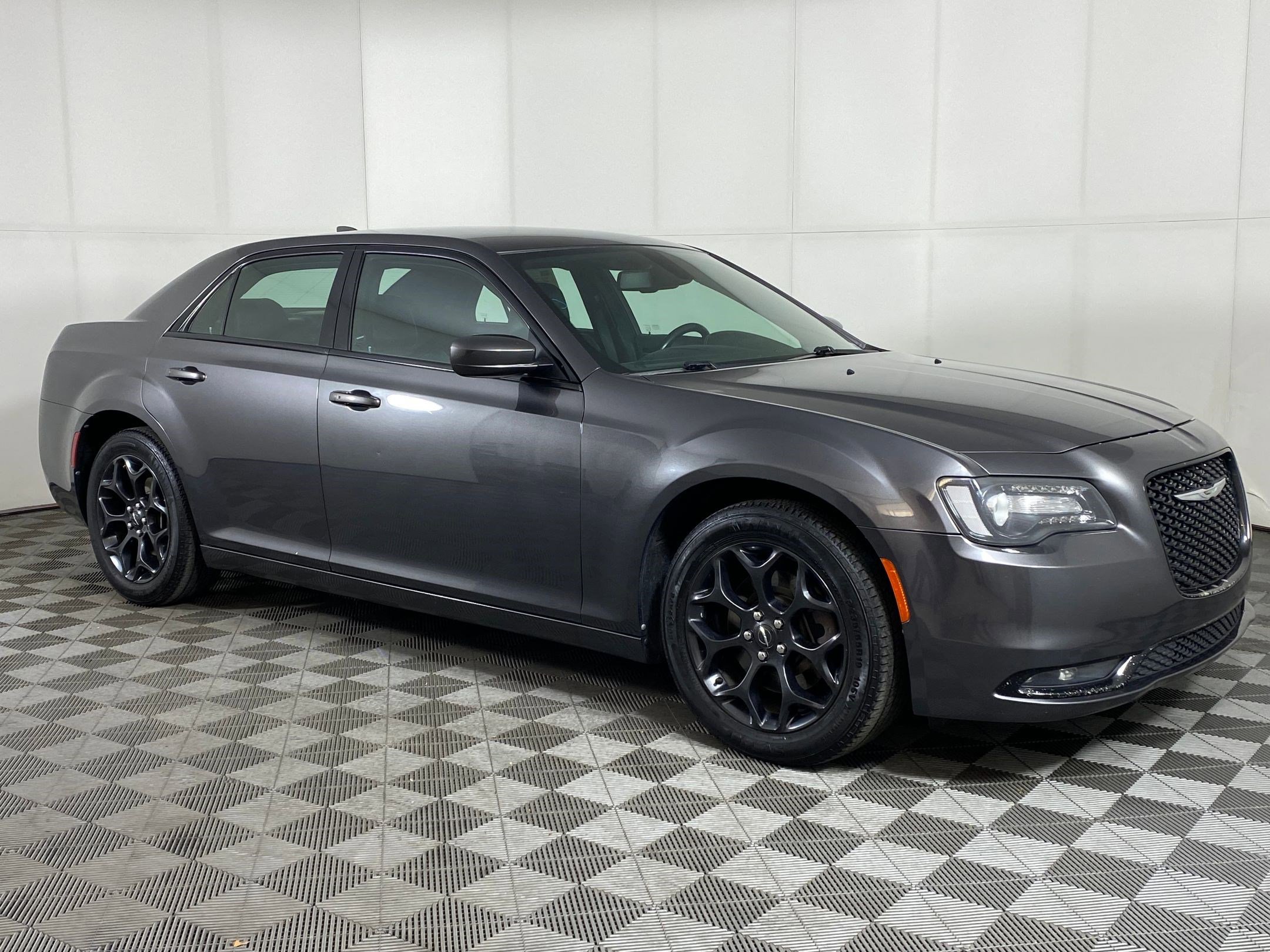 Used 2019 Chrysler 300 S image 7