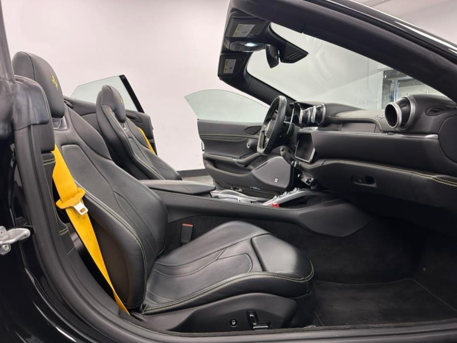 Used 2019 Ferrari Portofino RWD image 52
