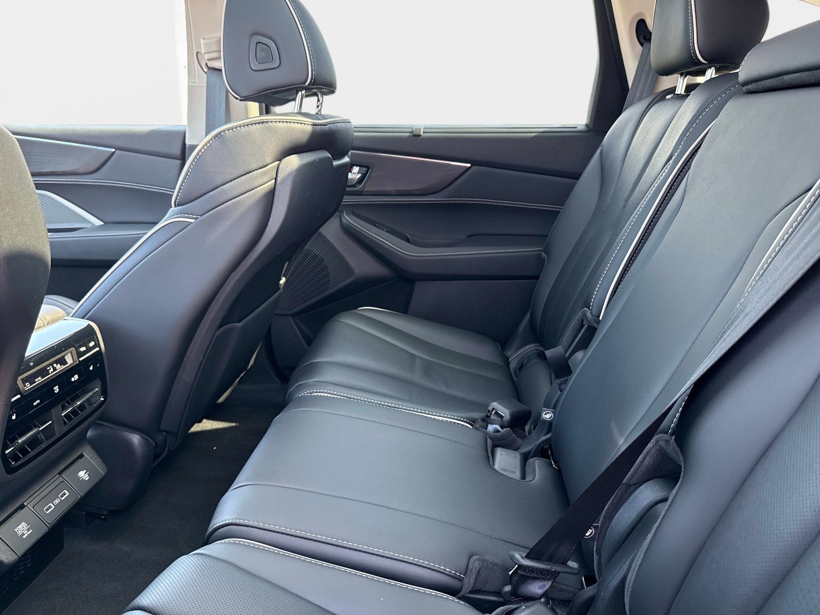 Certified 2024 Acura MDX SH-AWD w/ Advance Package image 14