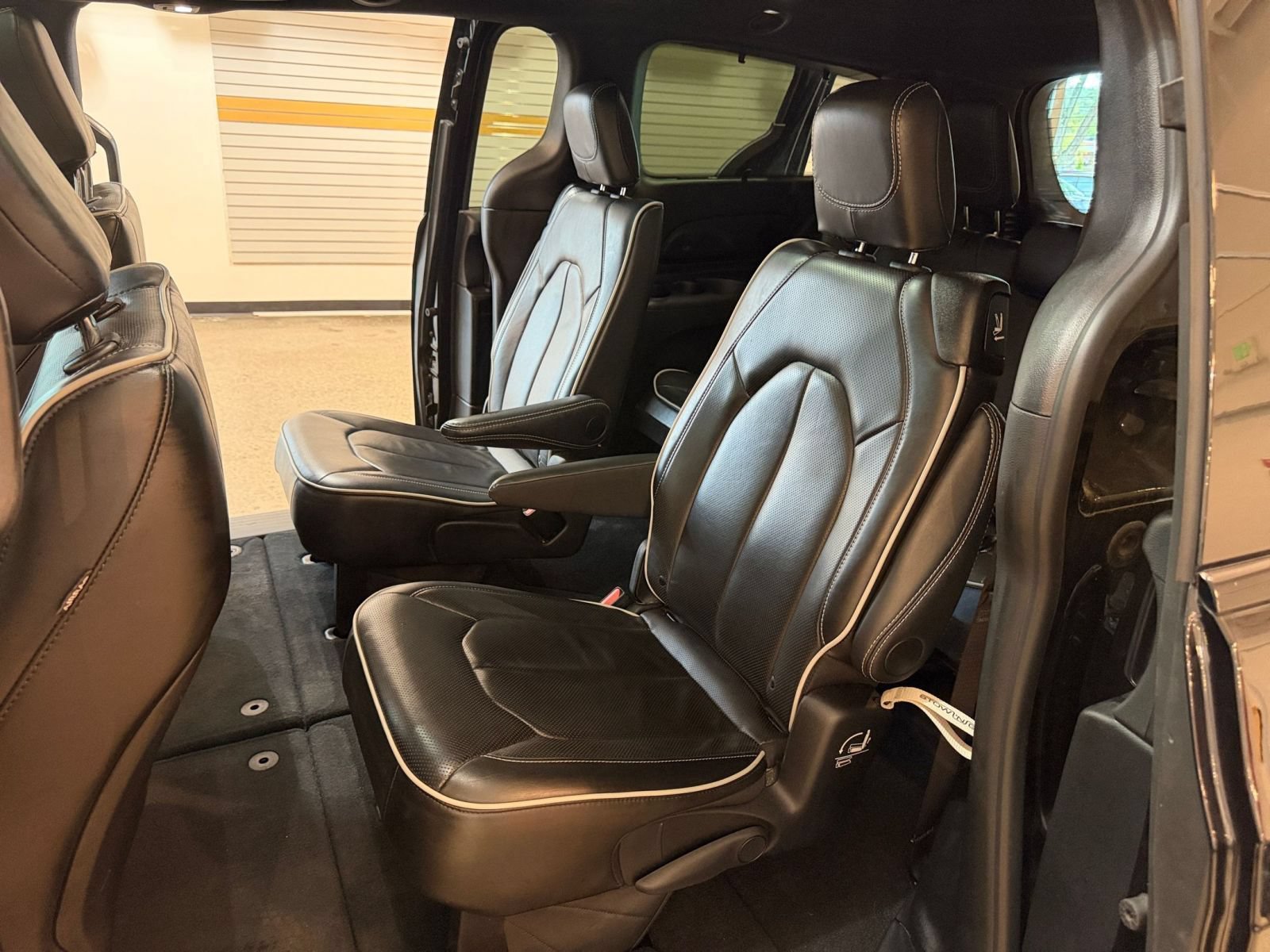 Used 2025 Chrysler Pacifica Limited FWD image 42