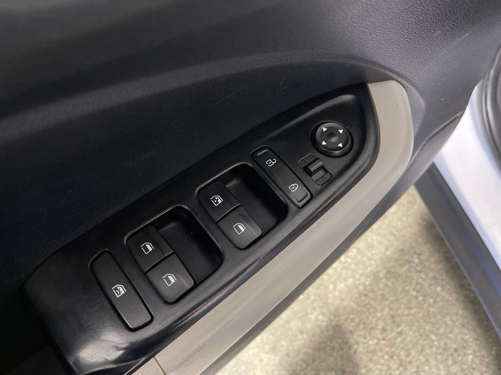 Used 2021 Hyundai Venue SEL w/ Premium Package FWD image 18