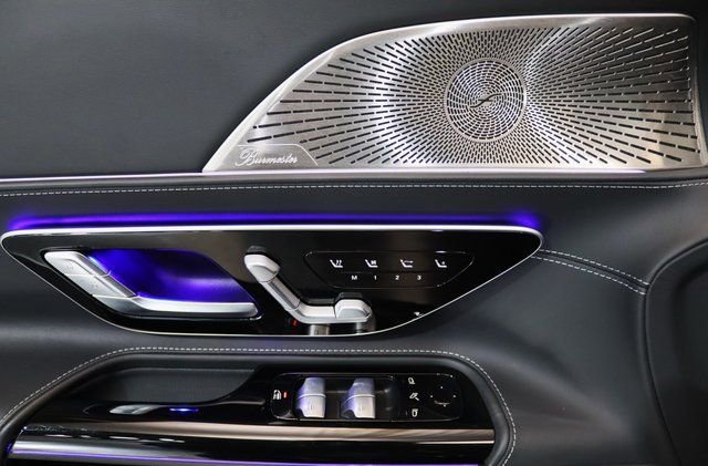 Used 2022 Mercedes-Benz SL 55 AMG 4MATIC w/ Driver Assistance Package image 4