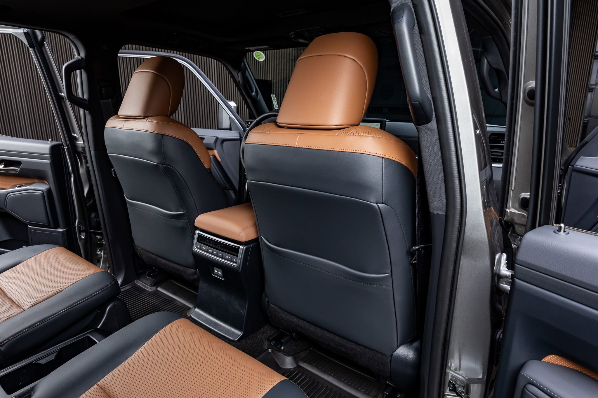 Used 2025 Lexus GX 550 image 32