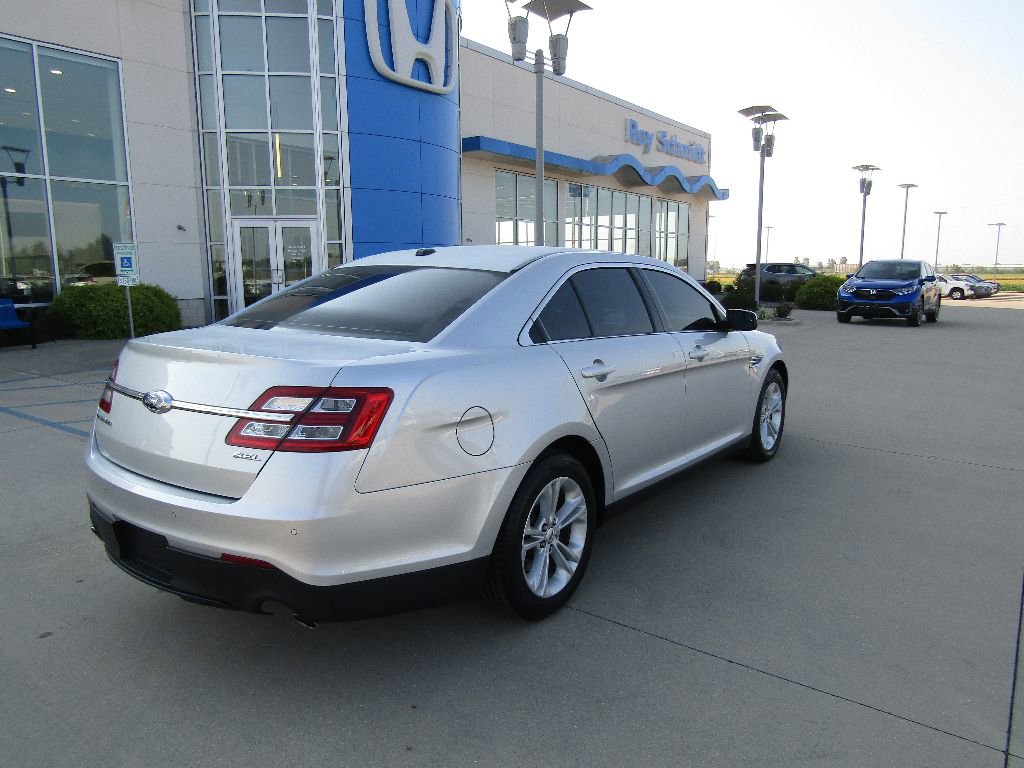 Used 2015 Ford Taurus SEL image 5