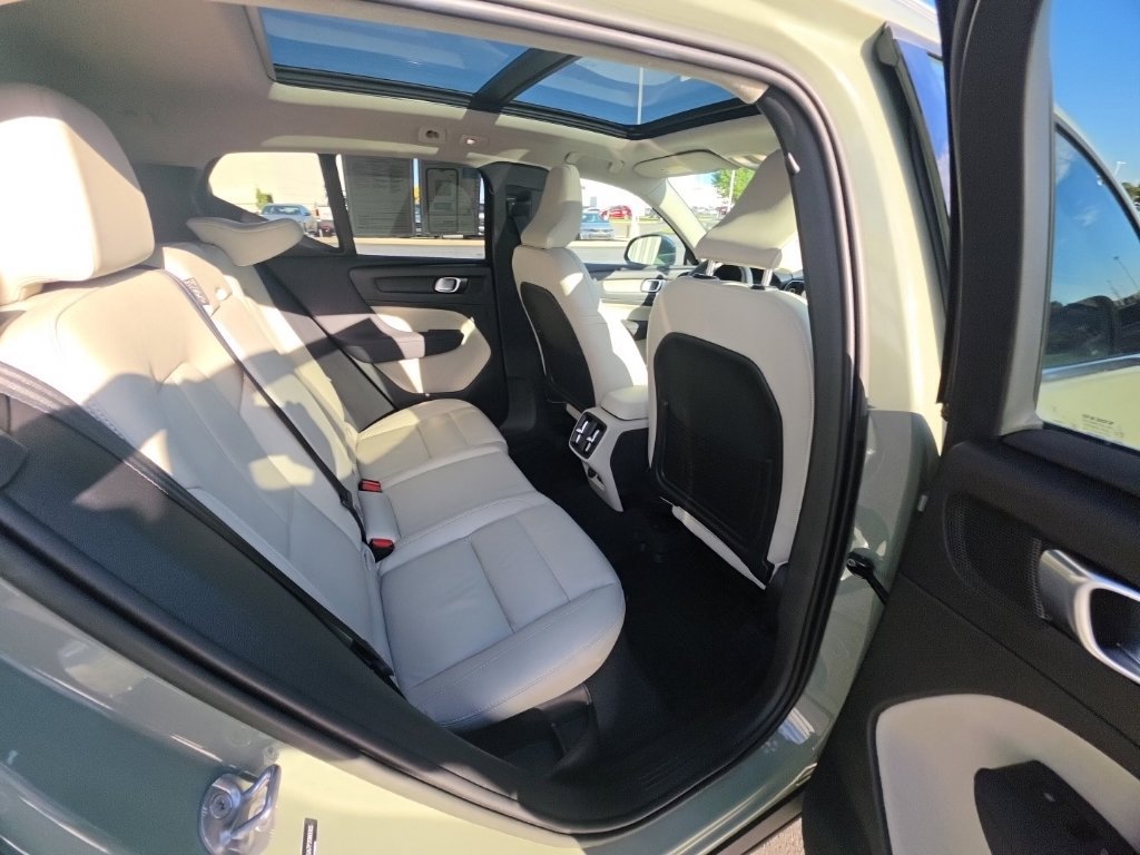 Used 2023 Volvo XC40 B5 Ultimate w/ Protection Package Premier AWD/4WD image 31