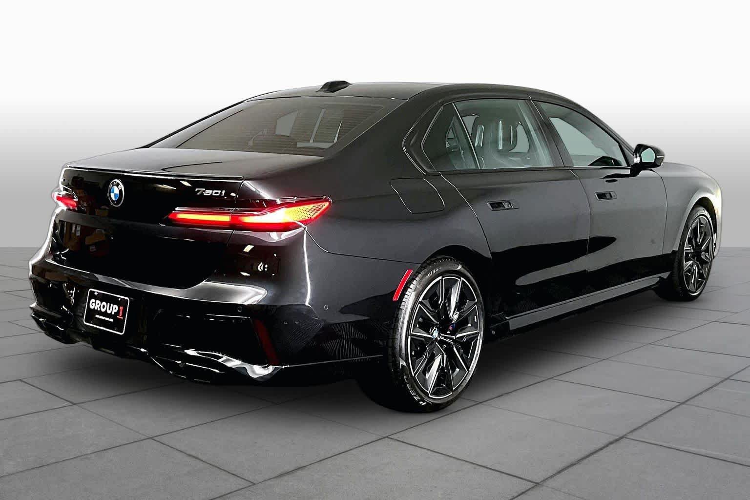 Used 2023 BMW 760i xDrive AWD/4WD image 13