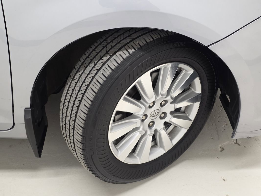 Used 2017 Toyota Sienna XLE Premium image 48