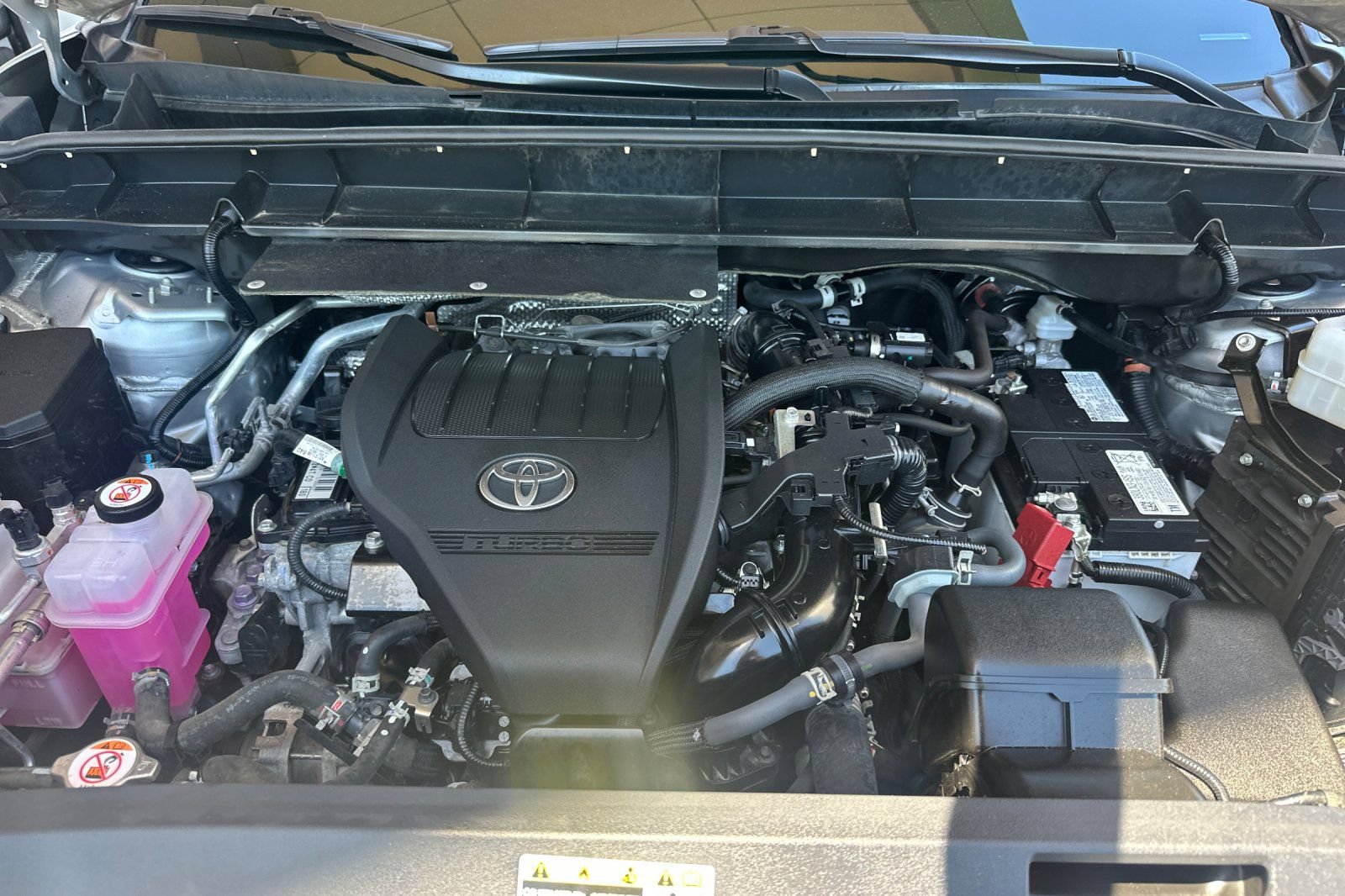 Used 2024 Toyota Highlander LE AWD/4WD image 35