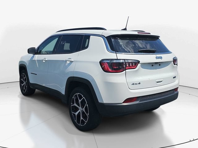 Used 2024 Jeep Compass Latitude AWD/4WD image 5