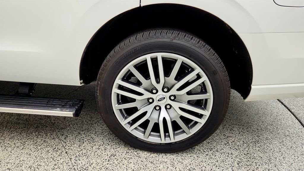 Used 2024 Ford Expedition Platinum AWD/4WD image 9