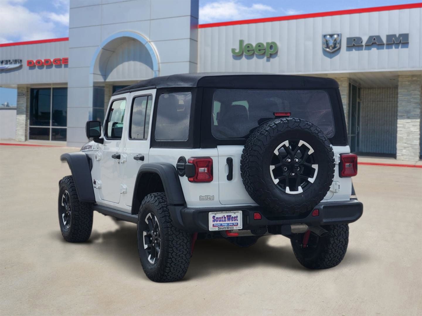 Used 2024 Jeep Wrangler Unlimited Rubicon w/ Technology Group AWD/4WD image 4