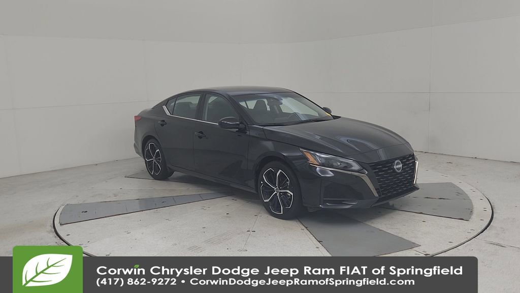 Used 2025 Nissan Altima 2.5 SR image 4