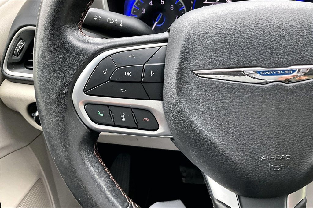 Used 2020 Chrysler Pacifica Touring-L FWD image 11