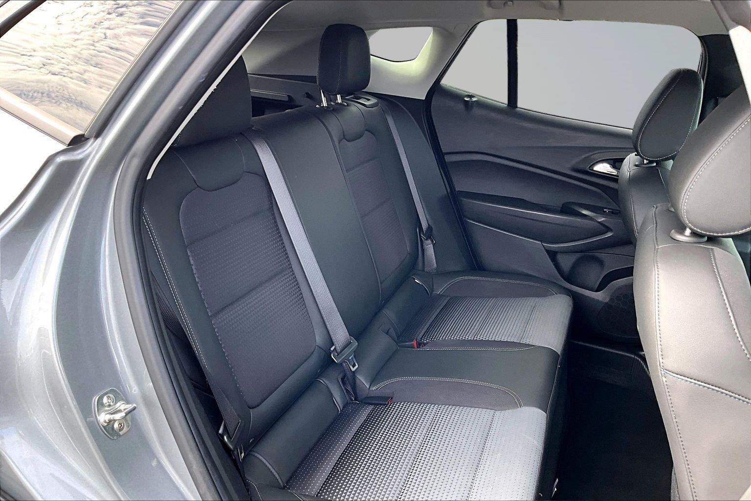 Used 2024 Chevrolet Trax LT w/ Driver Confidence Package FWD image 28