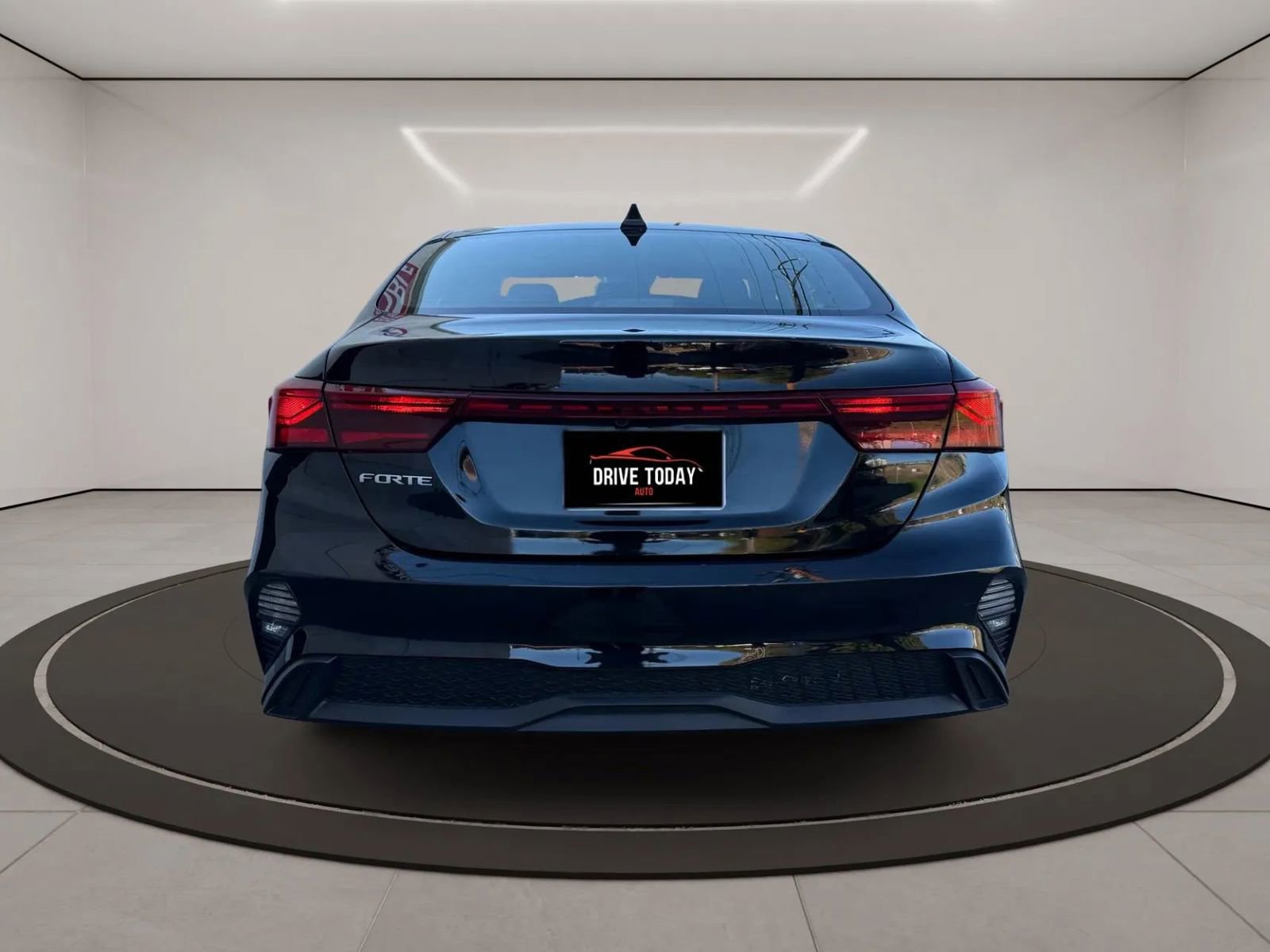 Used 2023 Kia Forte LXS image 5